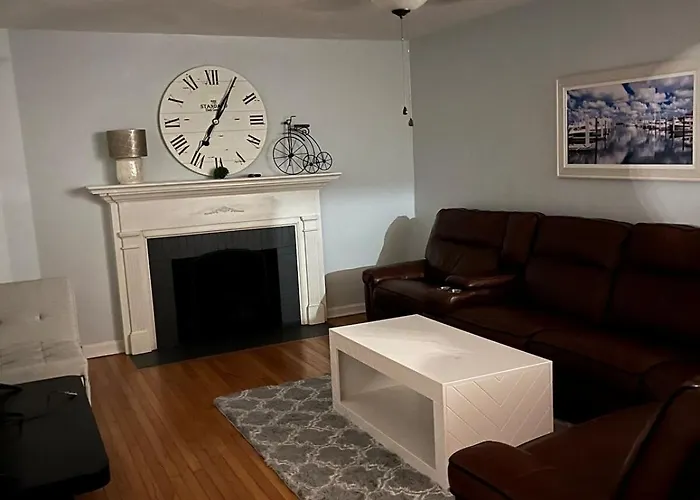 Beautiful Secluded 3 Bed 2 Bath *